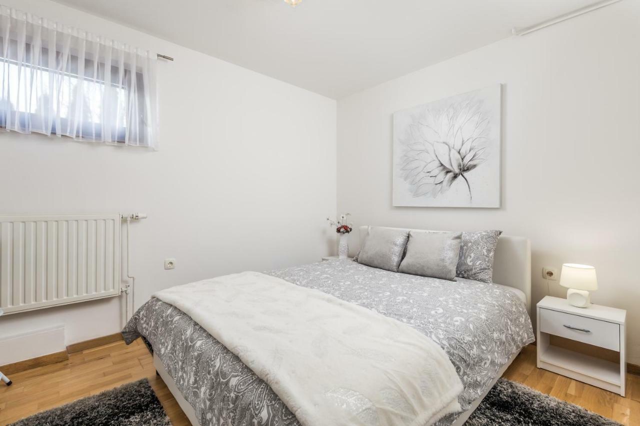 Apartman Javor Lägenhet Otočac Exteriör bild